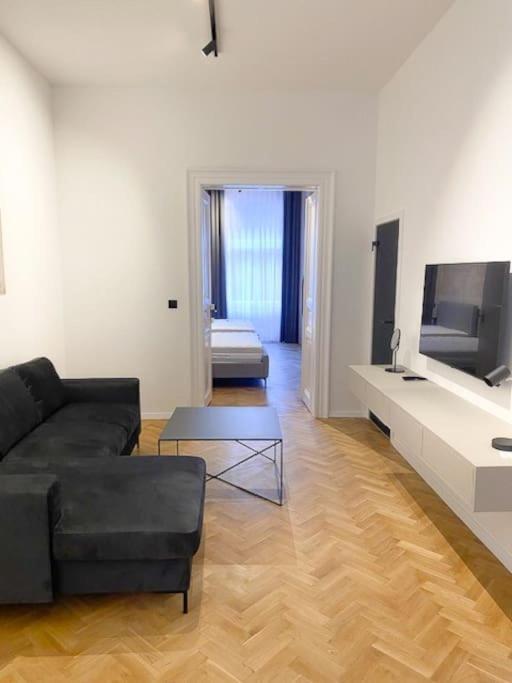 Capitol Deluxe Apartment Praga Esterno foto